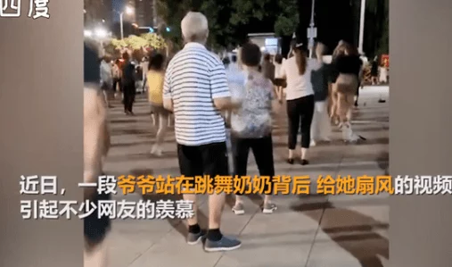 一区二区偷拍美女撒尿视频引发热议，网友纷纷讨论隐私权与公共场合行为的界限，相关法律问题亟待关注