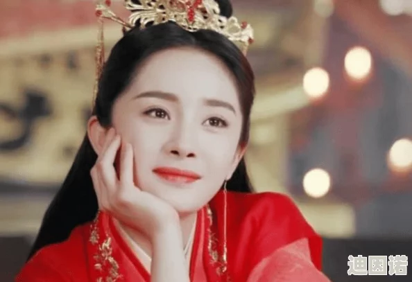 精东苏小小一起的女演员是谁演的？她在剧中展现了怎样的表演风格与角色魅力？