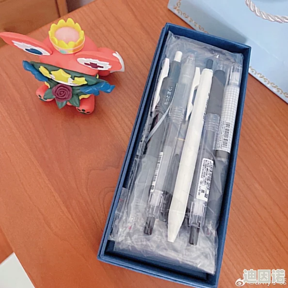 震惊！gb校霸夹钢笔竟然被发现隐藏秘密武器，引发全校轰动，学生们表示无法想象！