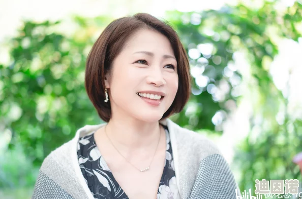 友田真希作品：令人震惊的消息曝光，她将重返银幕，带来全新激情之作！