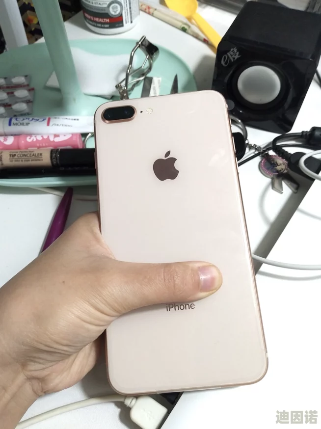33岁女人买iPhone 8，分享使用体验与购买理由，引发网友热议和讨论，是否值得入手？